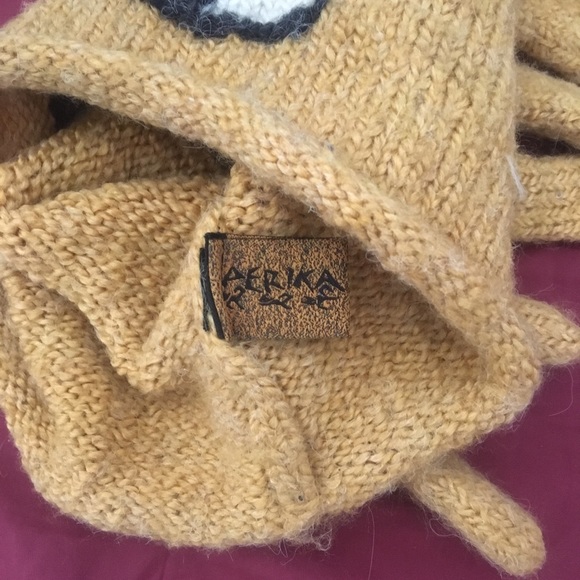 Perika winter hat by Peruvian Trading Co. - Picture 3 of 4